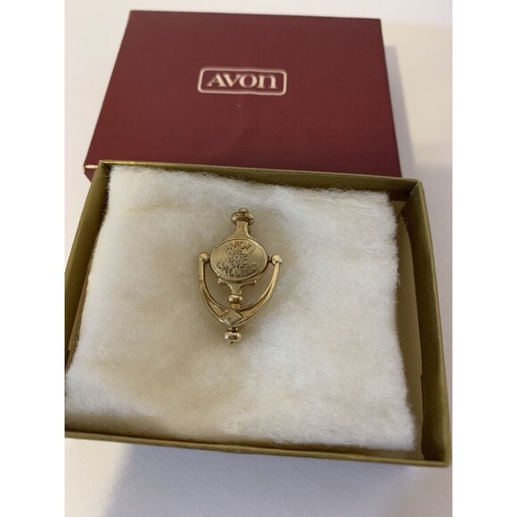 VIntage Pin Brooch AVON CALLING PIN Gold Tone Movable Door Knocker - Picture 1 of 2